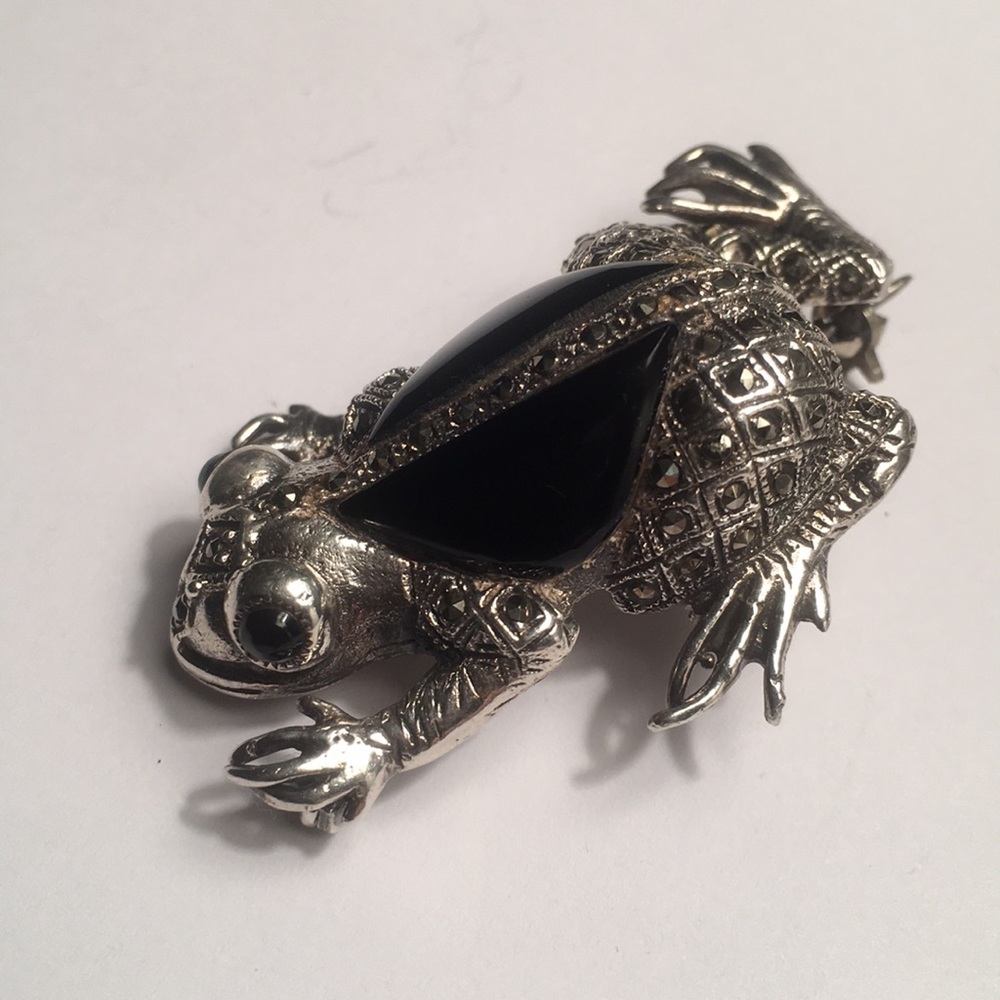 Sterling Silver Marcasite & Onyx frog brooch